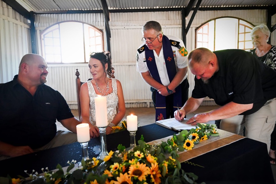 Wedding ceremony by Dr. Gerrit Rademeyer in Oyster Bay (Oesterbaai)