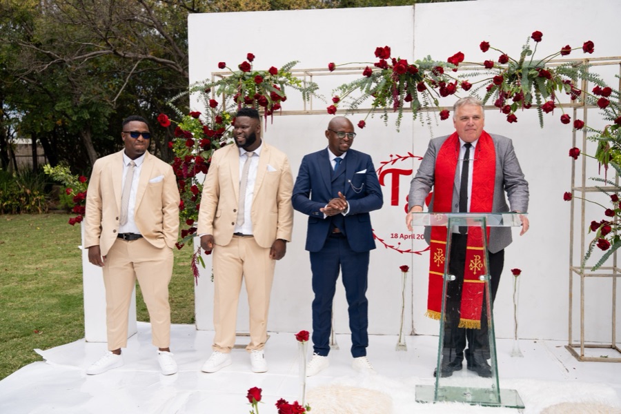 Wedding ceremony by Dr. Gerrit Rademeyer in Oyster Bay (Oesterbaai)
